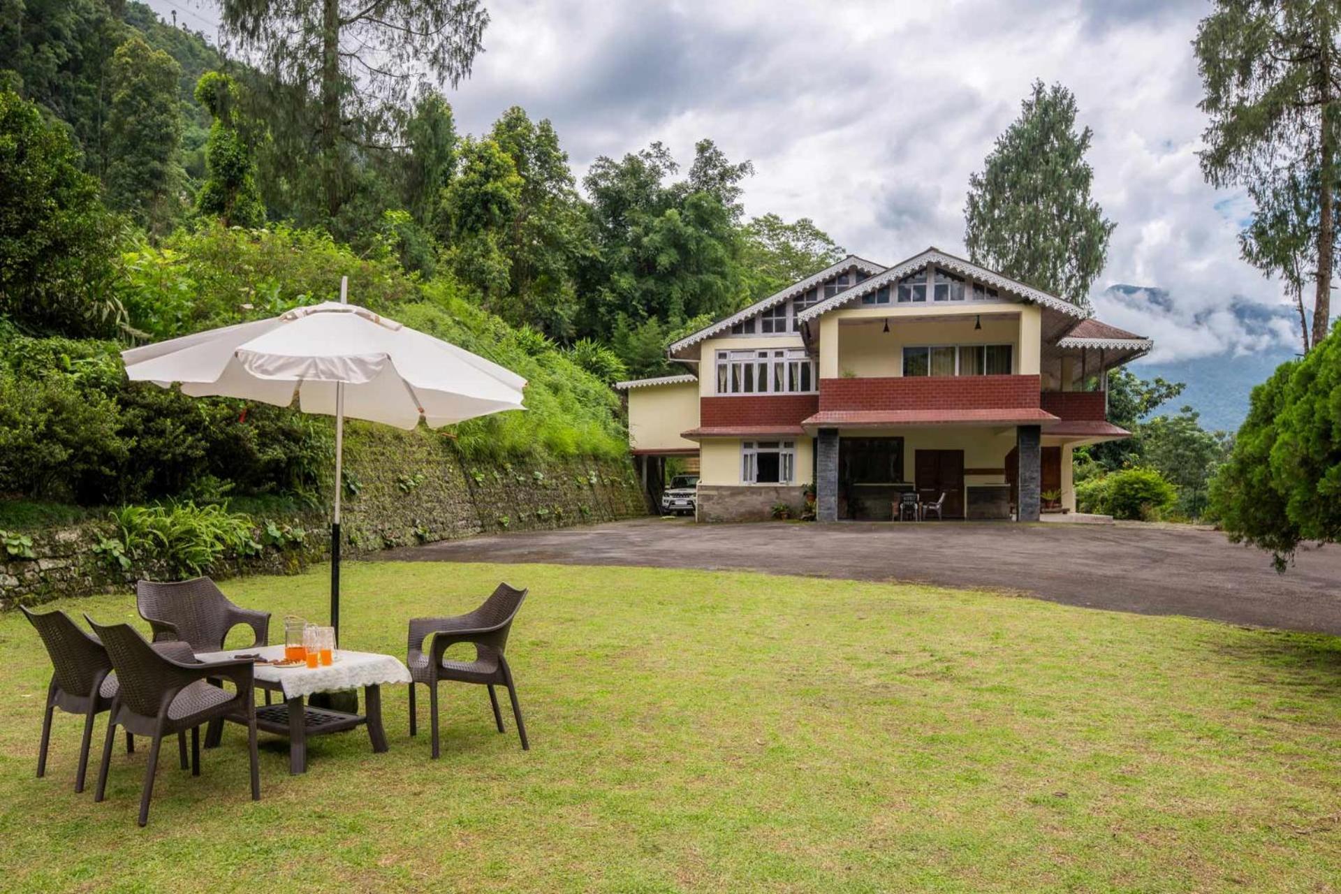 La Ipsing Farm By Stayvista - 3 Bhk Villa With Balcony, Mountain View, Indoor Games, And Pet Friendly Samdong Exterior foto